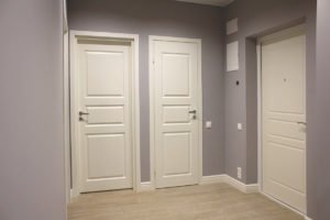 Выбор межкомнатных дверей в белом цвете - украшение интерьера или неудачное решение?