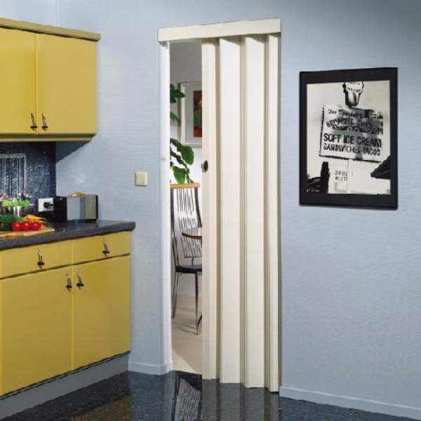 Текстильная дверь гармошка на кухню в белом цвете