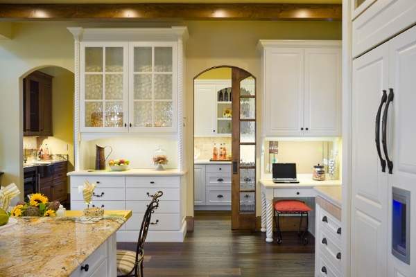 Раздвижные двери на кухню - фото в дизайне интерьера