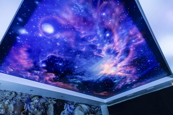 потолок с изображением космоса