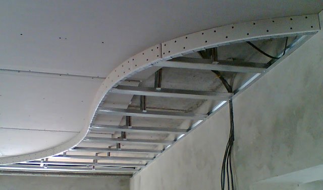 монтаж потолка из гипсокартона с подсветкой