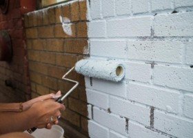 Покраска кирпичной стены: пошаговая инструкция