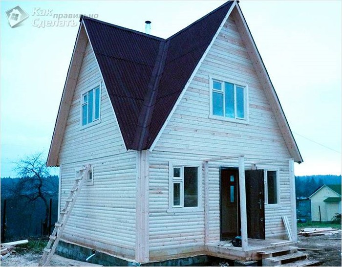 Многощипцовая крыша на деревянном доме
