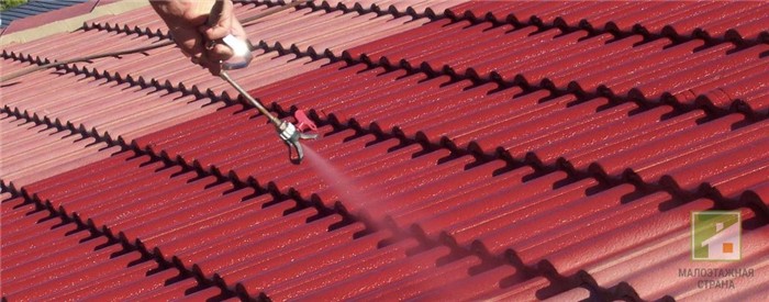 Покраска крыши: правила выбора и нанесения краски из различных компонентов