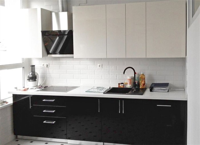Чёрно-белая кухня – элегантная классика