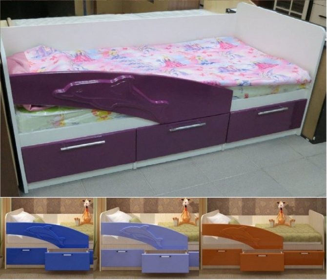 детская кровать в форме дельфина в комнате