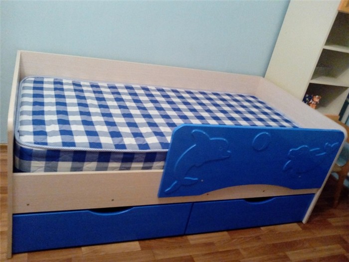 Кровать с бортиками