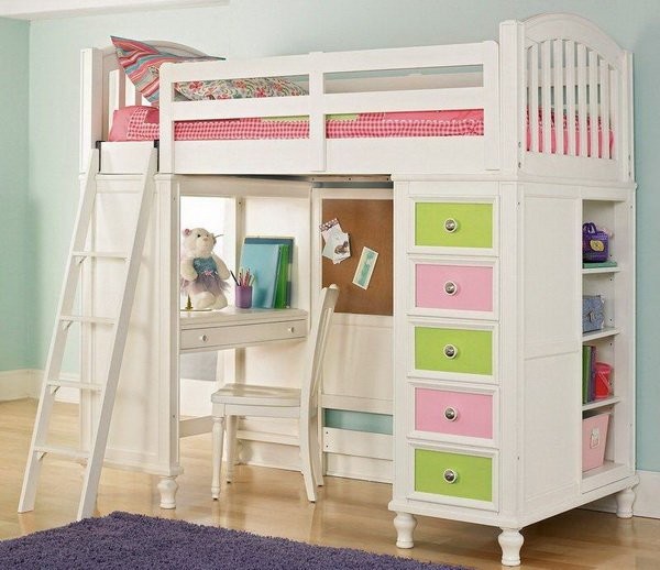 В случае если такая кровать предназначена для одного ребенка, она носит название – кровать чердак