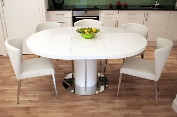 Кухонные столы раскладного типа различают друг от друга по размерам, качеству изготовления, окраске, подбираемой под интерьер, и еще по многим и многим другим показателям. 