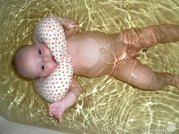 Воротник для купания младенцев фото