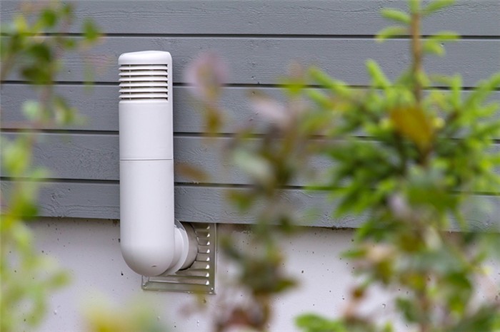 Дефлектор на оголовке трубы повышает эффективность вентиляционной системы и служит защитой от атмосферных осадков